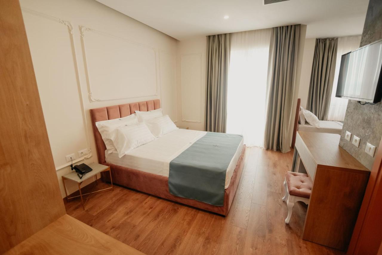 Martiness Hotel Драч Екстериор снимка